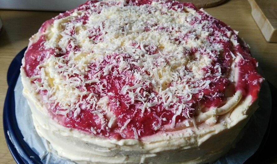 Erdbeer-Spaghettieis-Torte