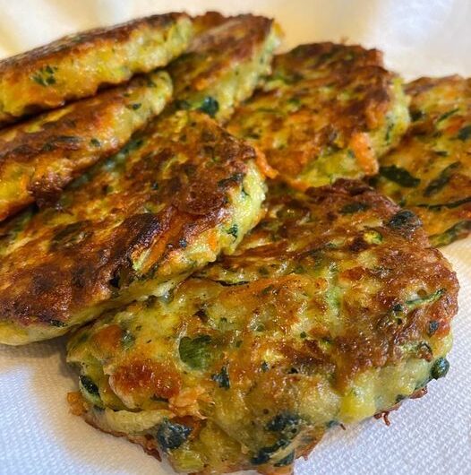 Zucchini-Parmesan-Käse-Fritters