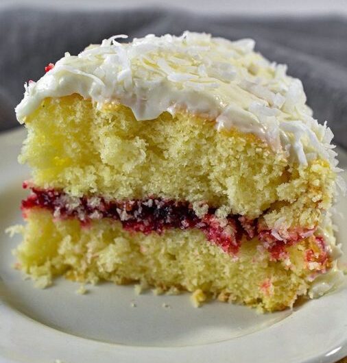 “Kokosnusskuchen mit Himbeerfüllung”