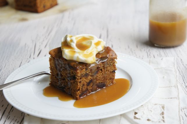 Sticky Date Pudding mit Karamellsauce