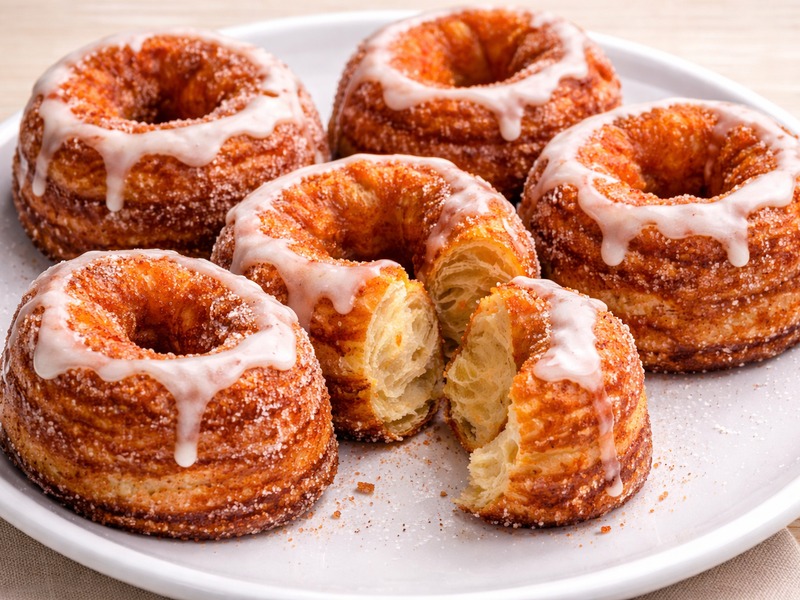 Blätterteig-Cronuts mit Vanillecreme – einfach & lecker